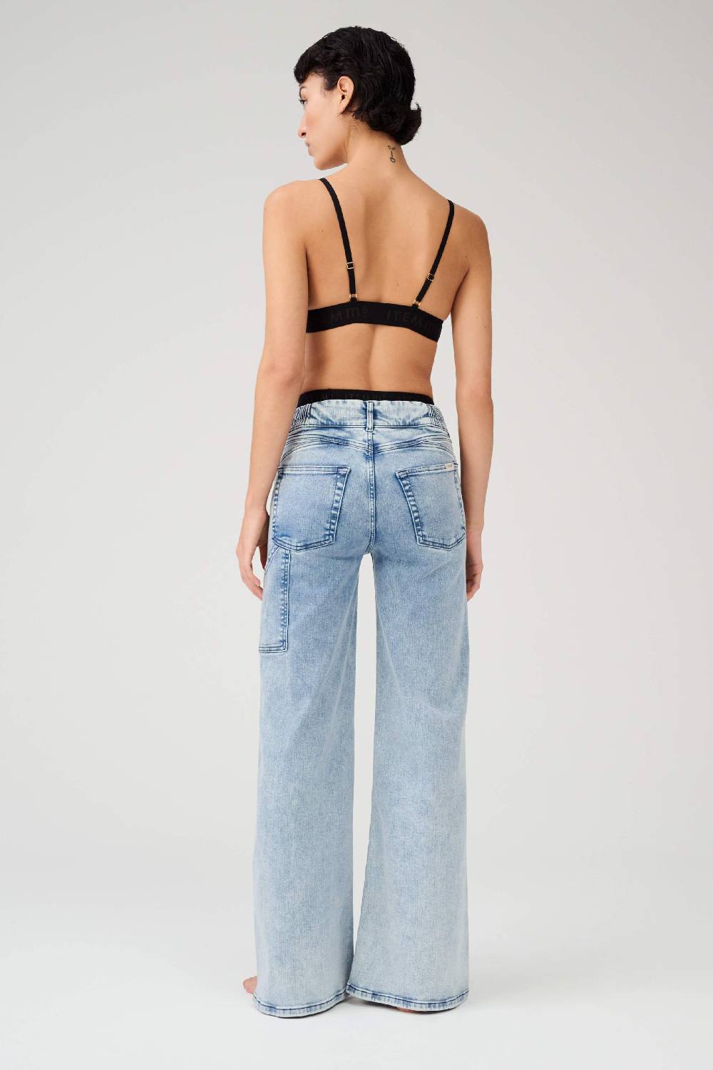 Item M6 Wide Legged High Rise Denim Lagerräumung