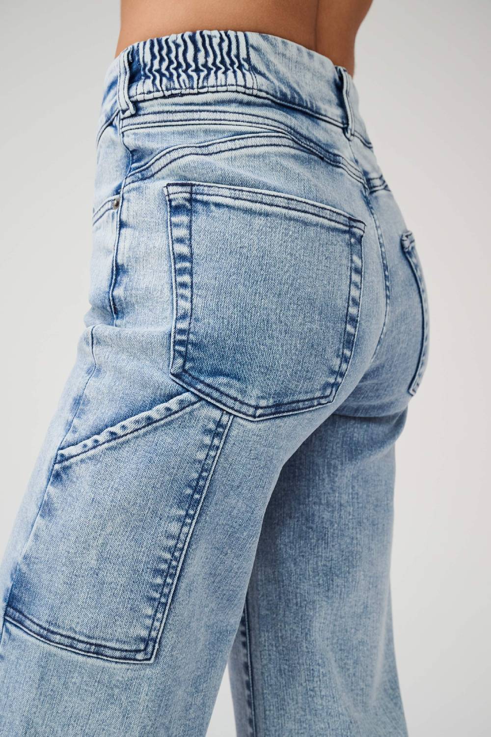 Item M6 Wide Legged High Rise Denim Lagerräumung