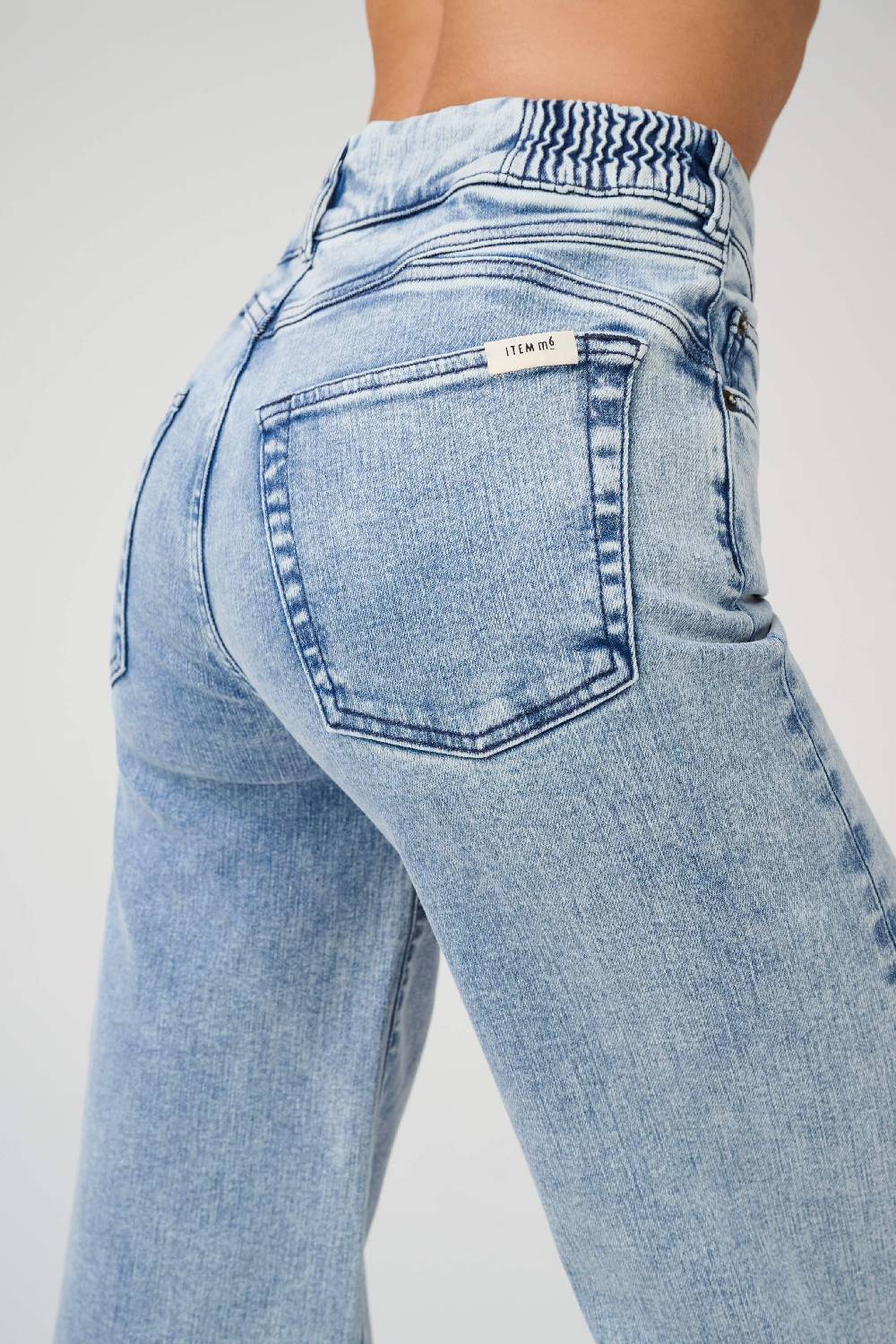 Item M6 Wide Legged High Rise Denim Lagerräumung