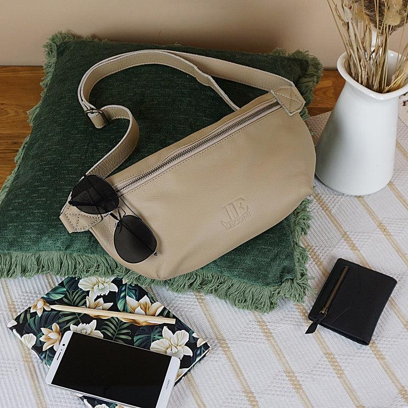 Leconi große Bauchtasche Umhängetasche Crossbody Ledertasche Leder sand LE3088 Fabrikladen