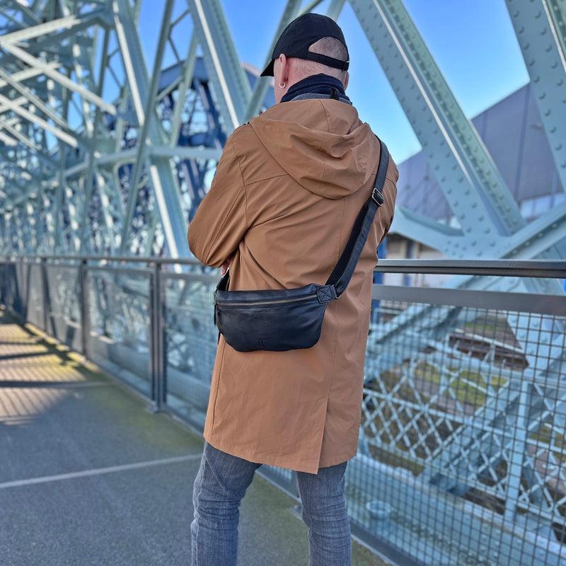 Leconi große Bauchtasche Umhängetasche Crossbody Ledertasche Leder schwarz LE3087 Kostenloser Versand