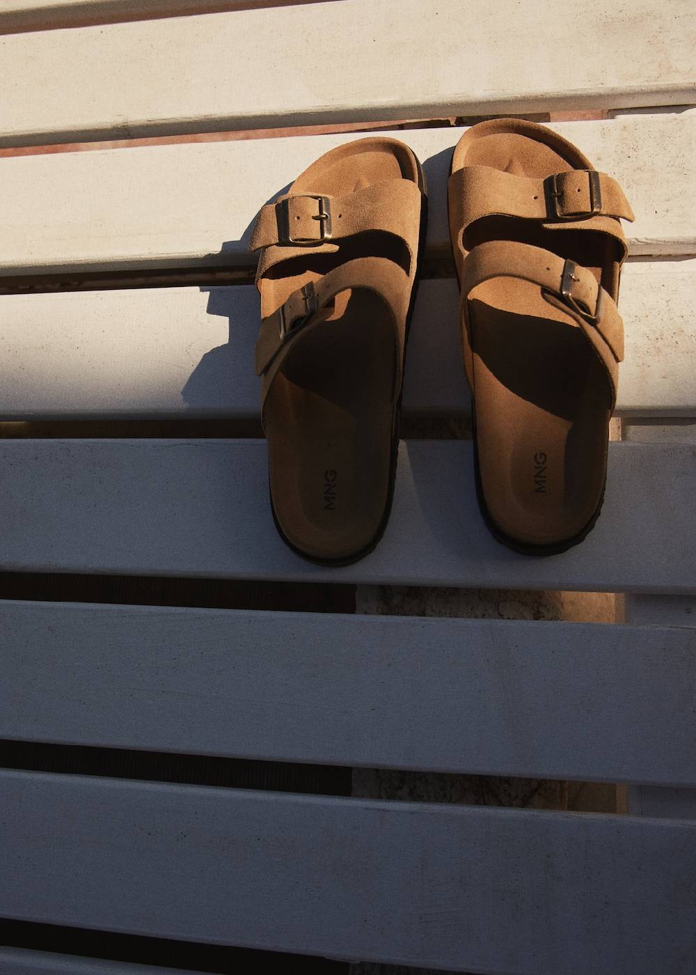 Mango Rauleder-Sandale mit Schließe Kauf eins, bekomm eins gratis