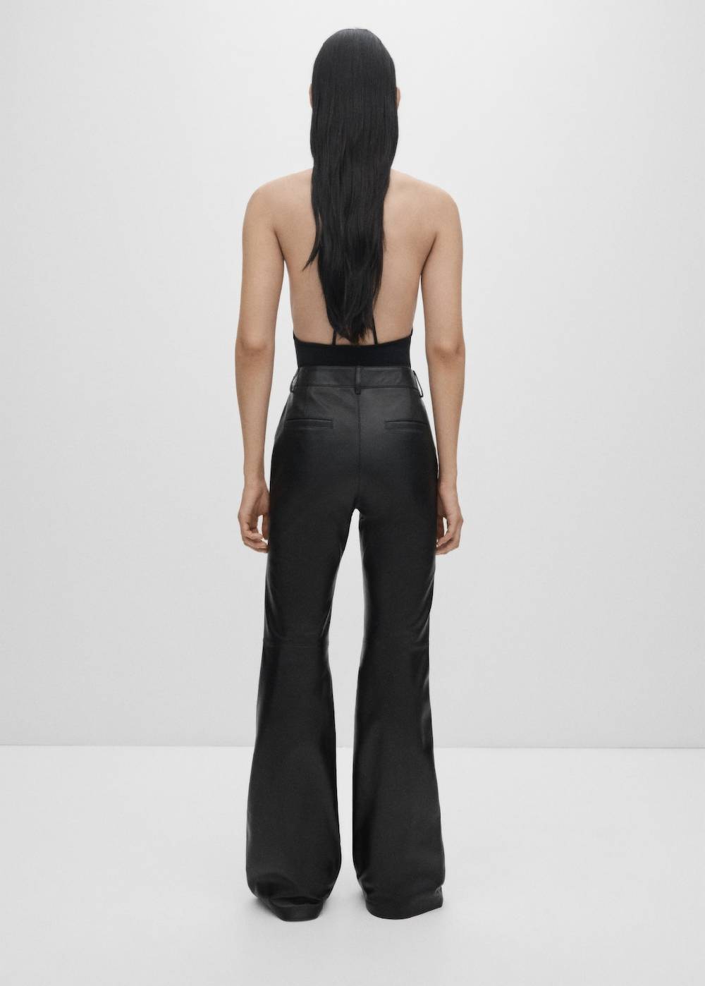 Mango Flared Hose aus Leder Letzte 3 Tage