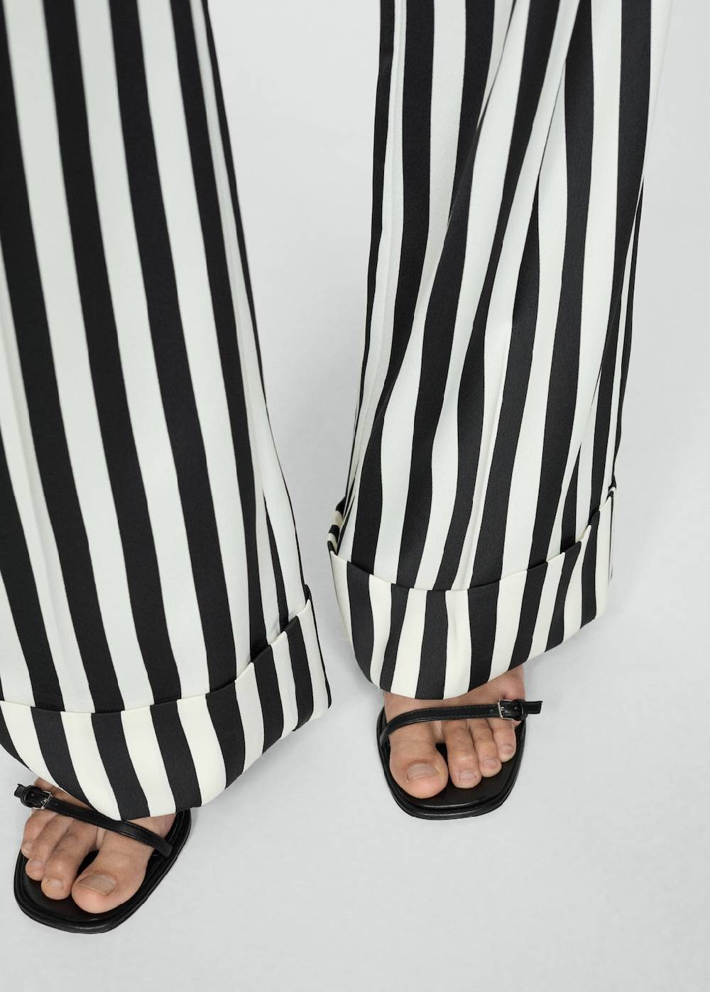 Mango Gerade geschnittene Streifenhose Lagerräumung