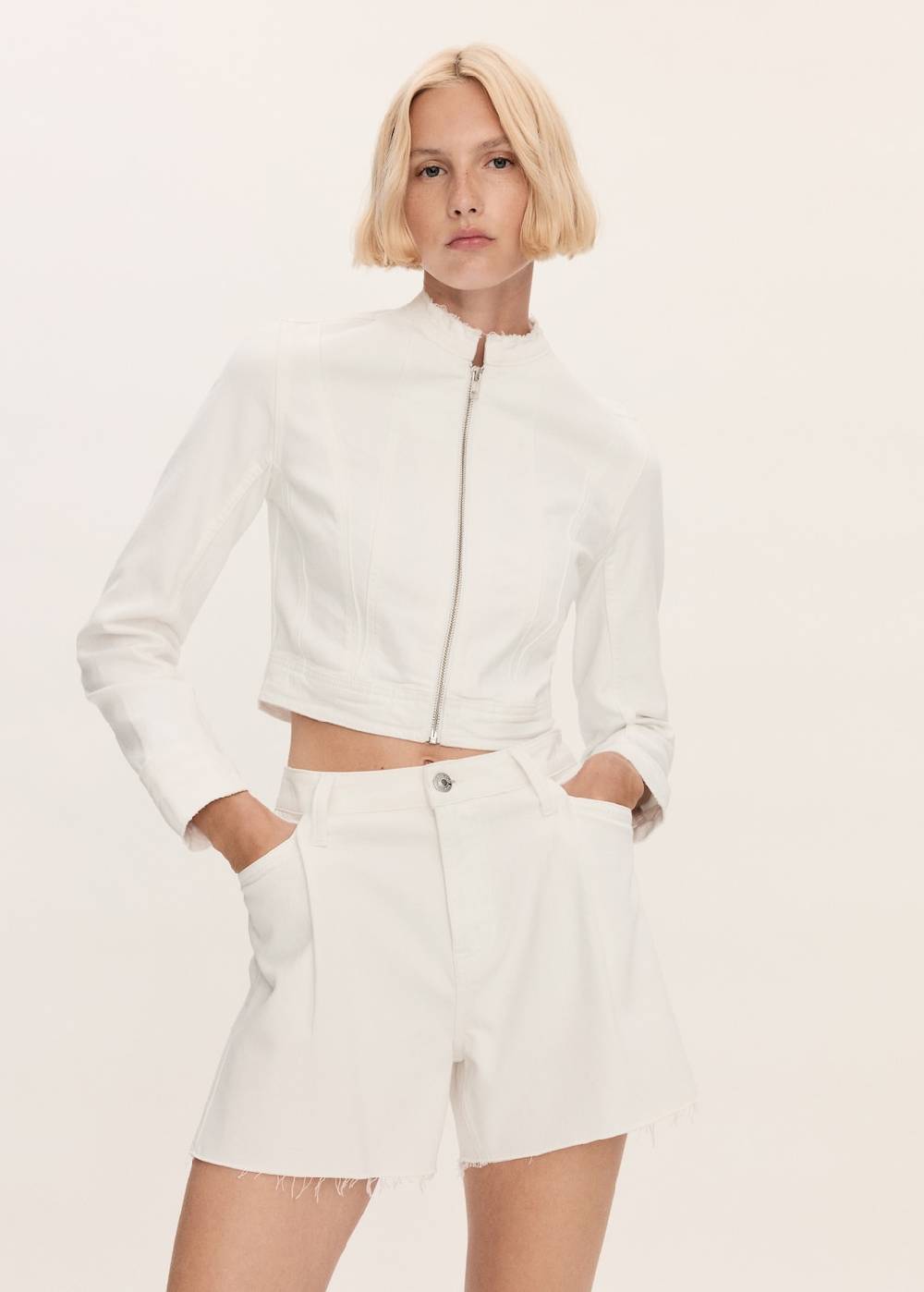 Mango Jeansshorts mit ausgefranstem Saum im Angebot