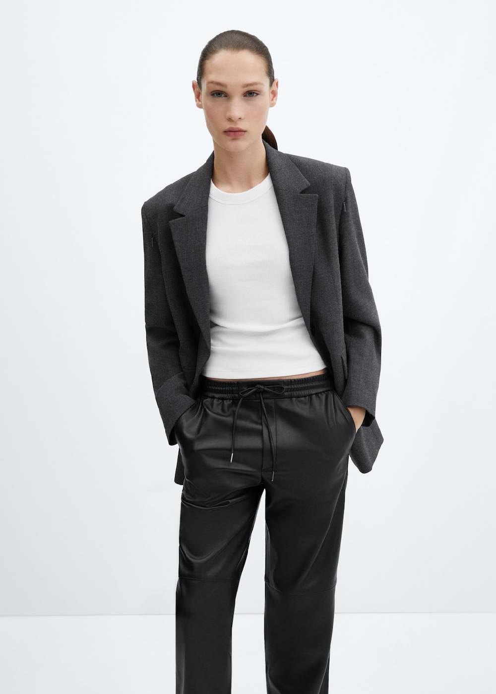 Mango Hose mit Stretchbund und Leder-Effekt Großer Ausverkauf