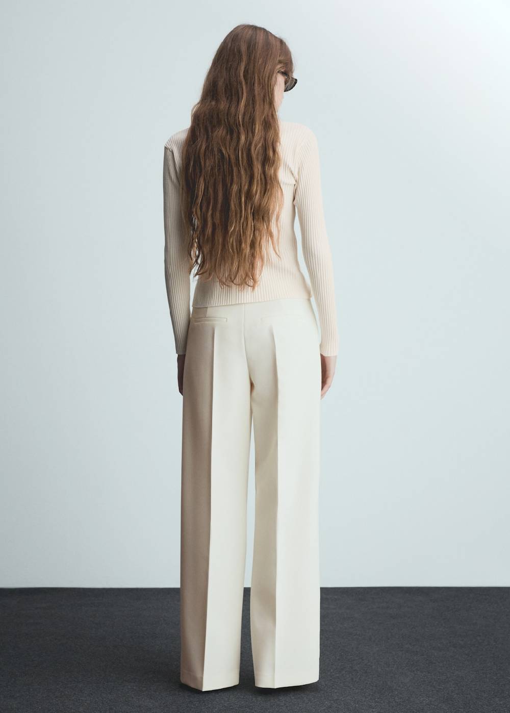 Mango Wideleg-Bundfaltenhose Valentinstagsangebot