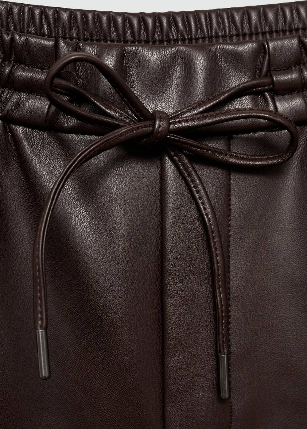 Mango Hose mit Stretchbund und Leder-Effekt Saisonale Angebote