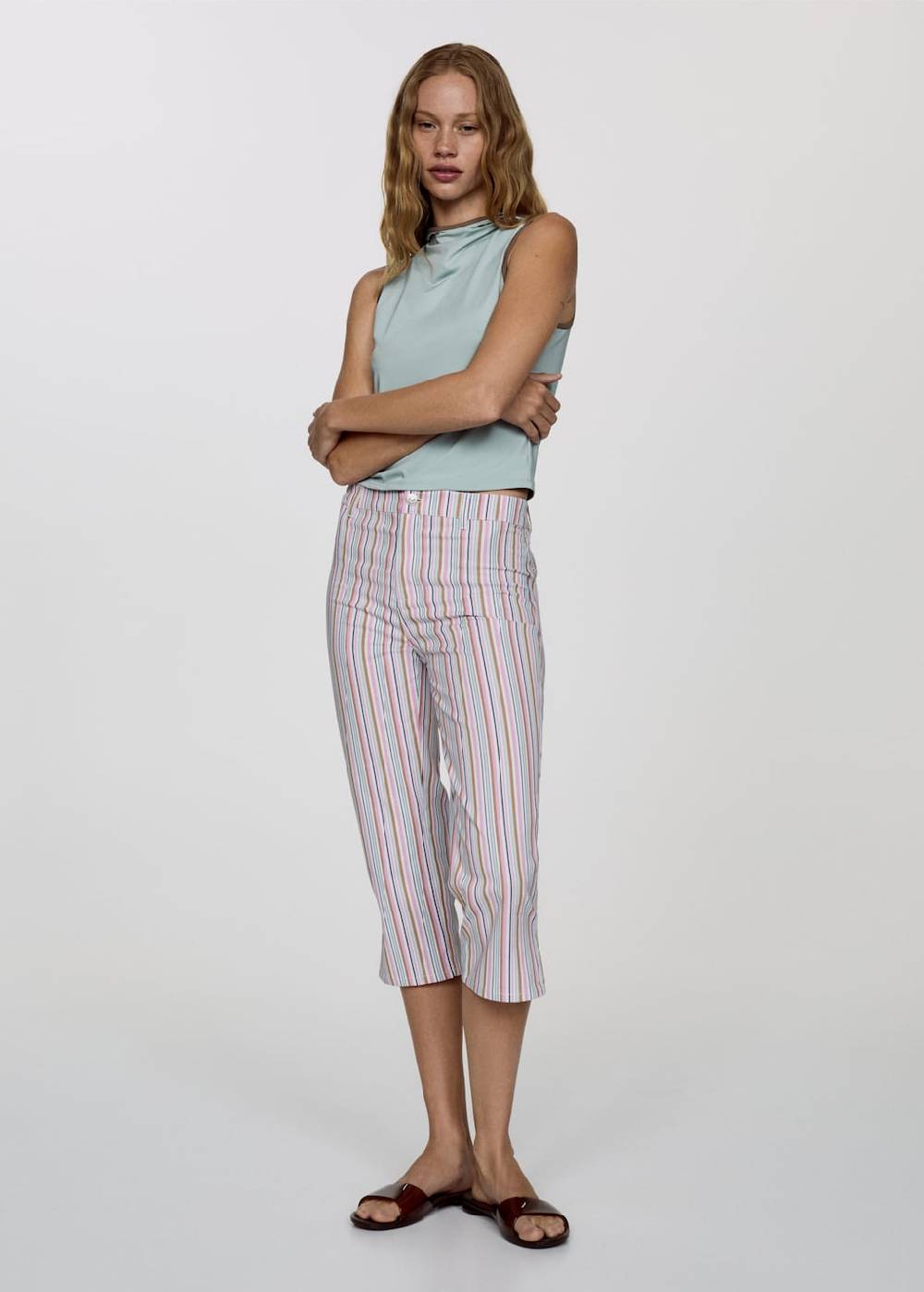 Mango Gestreifte Capri-Jeans Saisonschlussverkauf