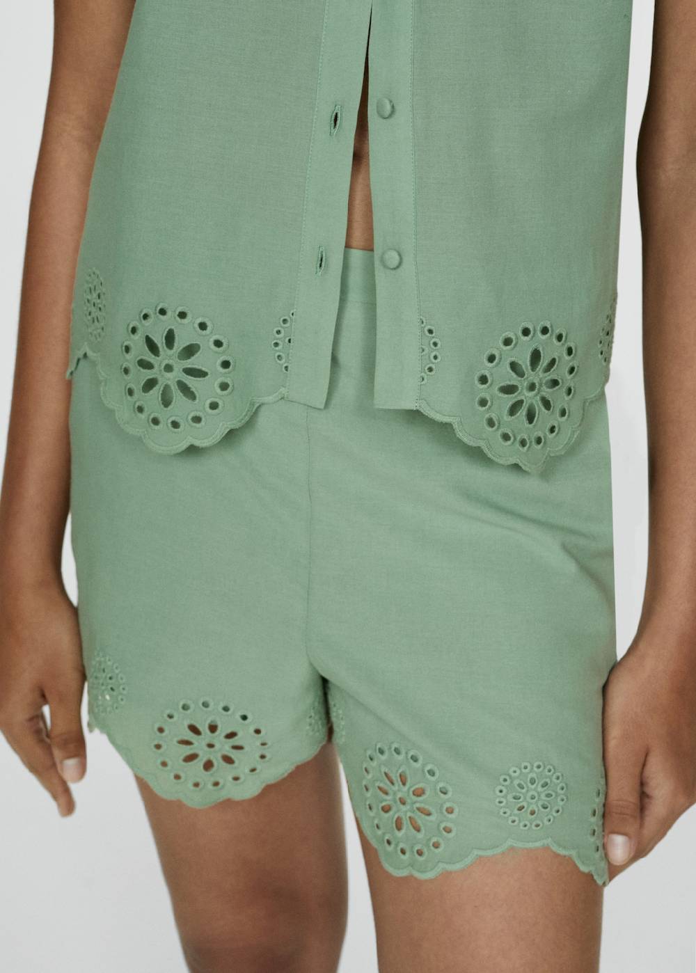 Mango Bestickte Lochstrick-Shorts Bis zu 65% Rabatt