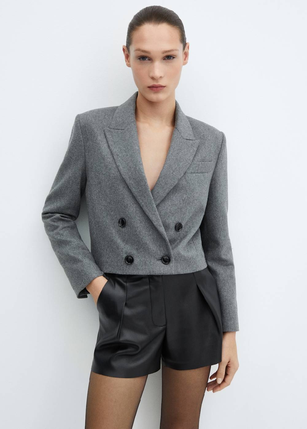 Mango Bundfalten-Shorts mit Leder-Effekt Große Rabatte