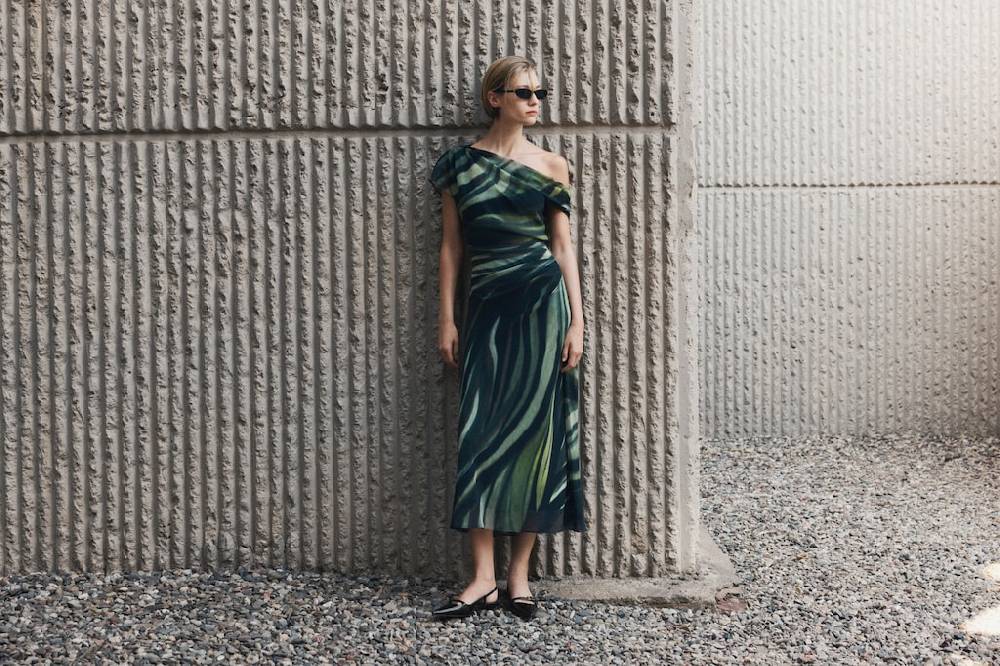 Mango Gemustertes Kleid mit drapierten Details VIP-Rabatte