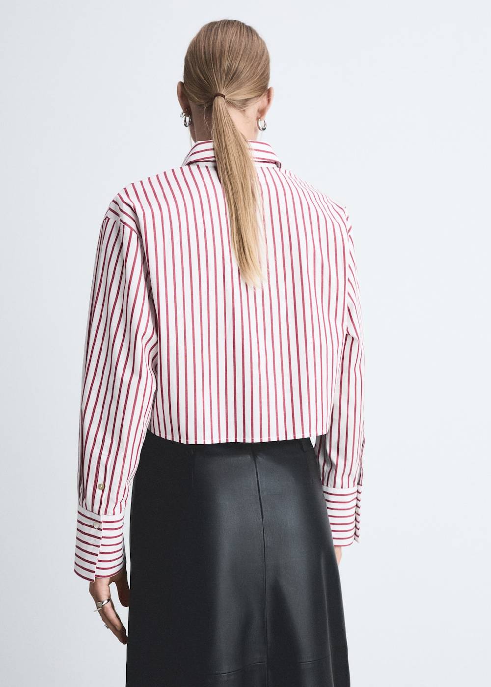 Mango Gestreiftes Hemd in Cropped-Länge Sonderangebot der Fabrik