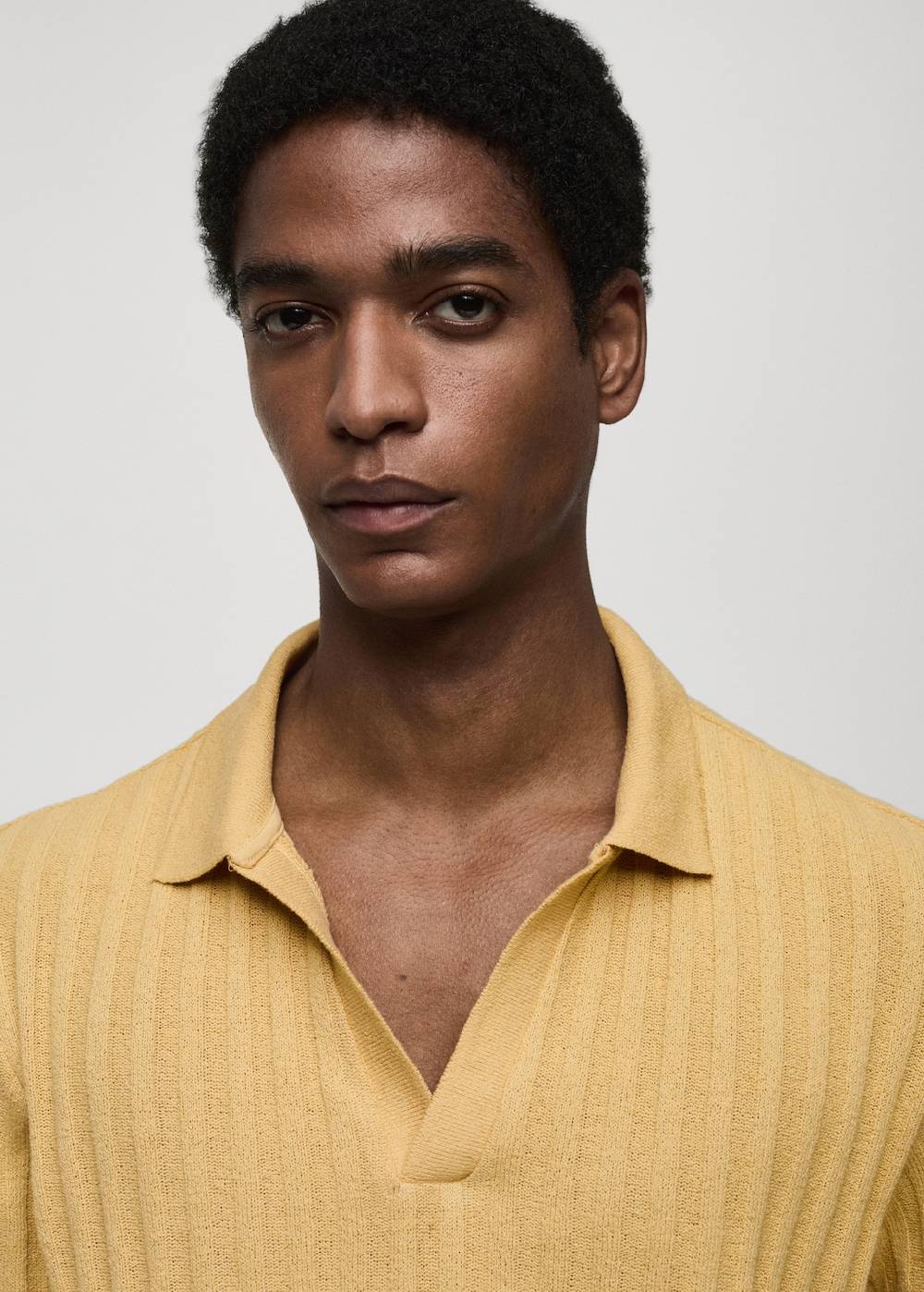 Mango Geripptes Regular-Fit-Poloshirt aus Baumwolle Jubiläumsangebot