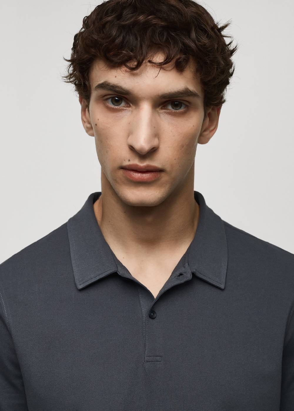 Mango Strukturiertes Slim-Fit-Poloshirt aus Baumwoll-Piqué Kostenlose Rückgabe