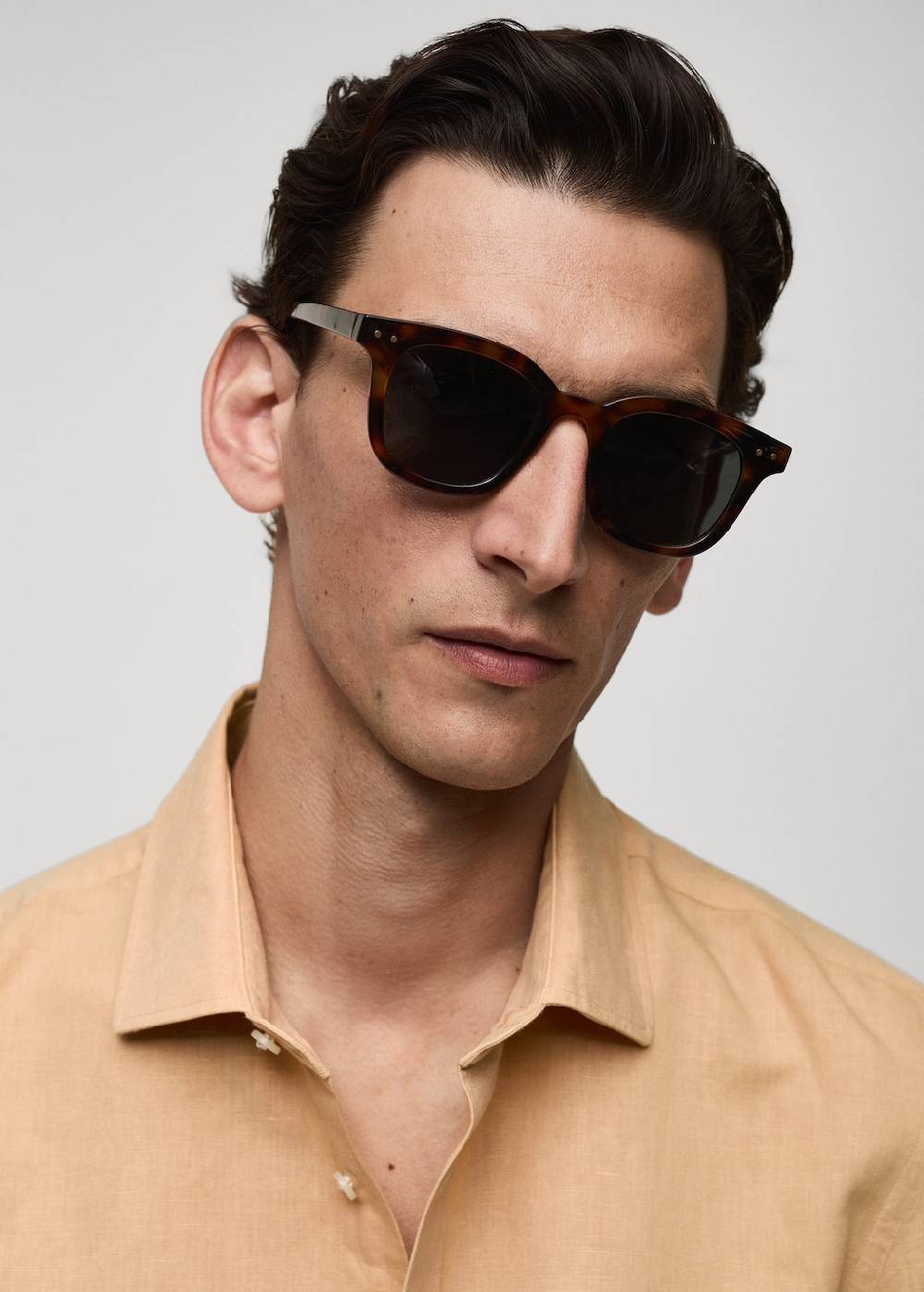 Mango Classic Fit-Leinenhemd Kauf eins, bekomm eins gratis