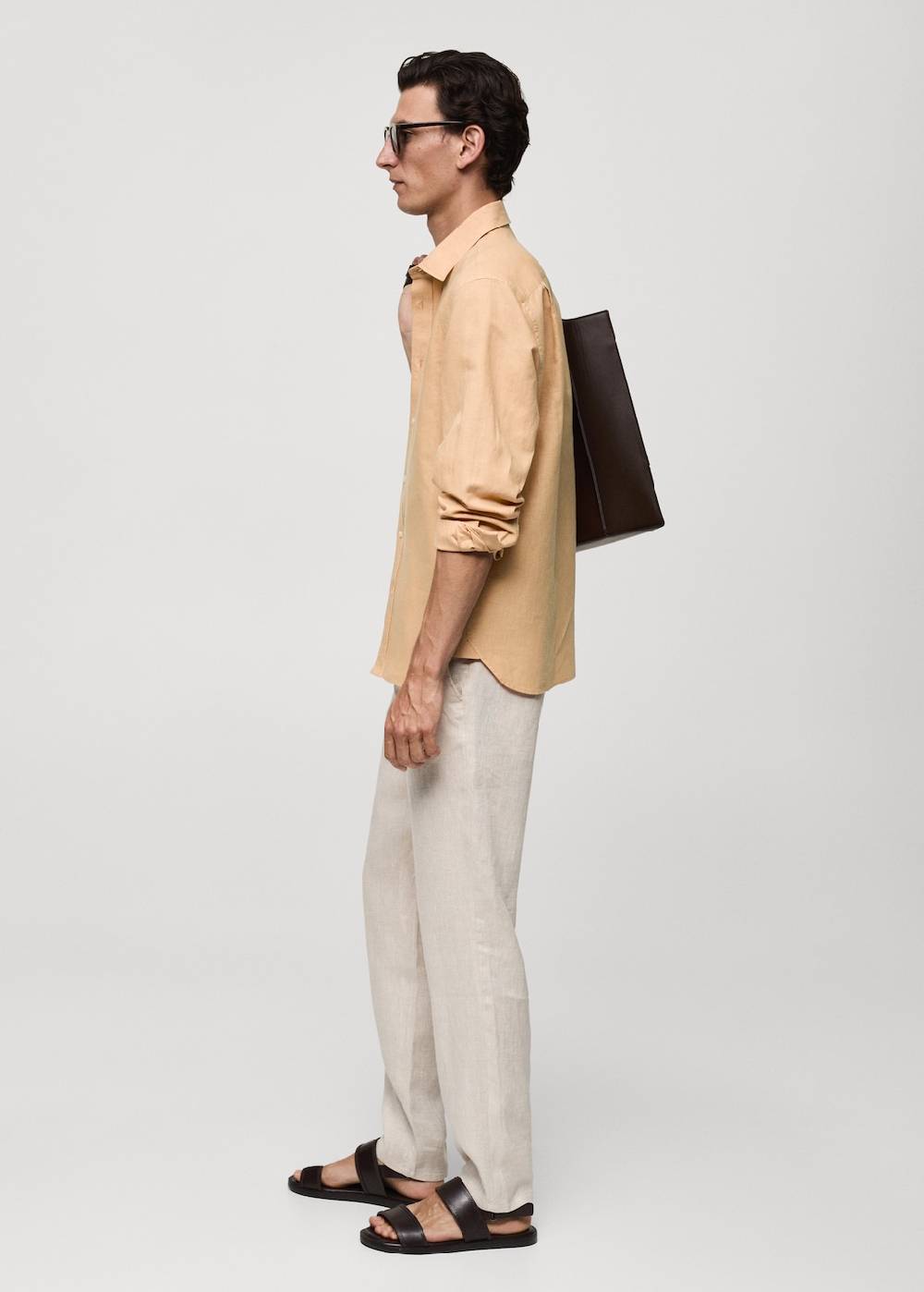 Mango Classic Fit-Leinenhemd Kauf eins, bekomm eins gratis
