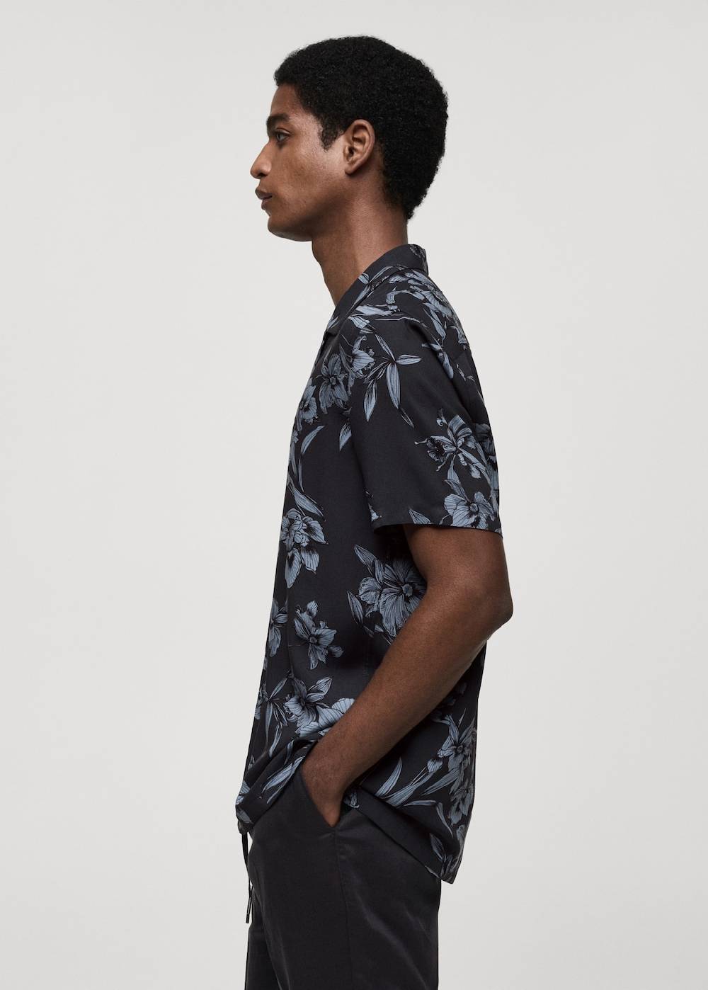 Mango Fließendes Hemd mit Hawaii-Print Letzte 2 Tage