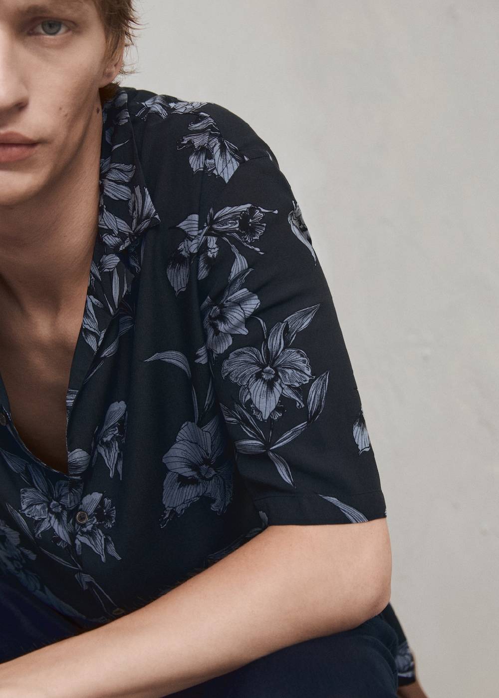 Mango Fließendes Hemd mit Hawaii-Print Letzte 2 Tage