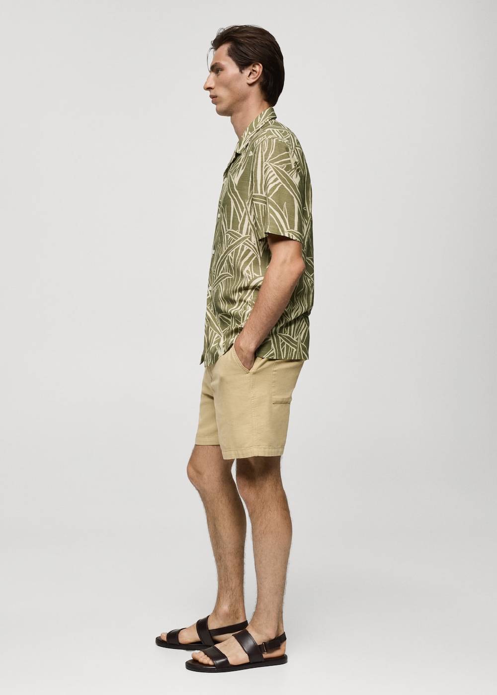 Mango Regular Fit-Hemd mit Blattmotiv Vierteljährliche Förderung