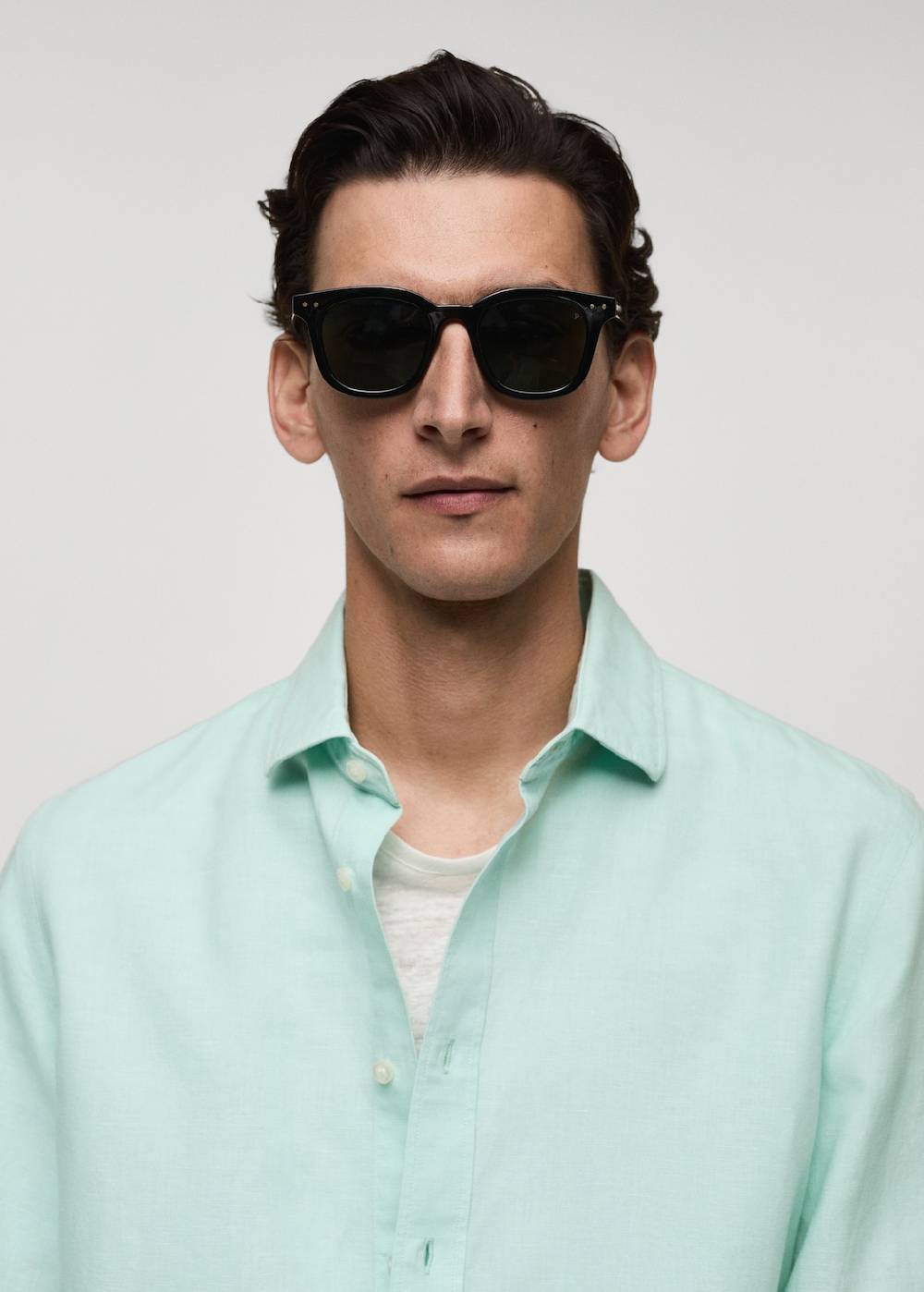 Mango Classic Fit-Leinenhemd Kauf eins, bekomm eins gratis