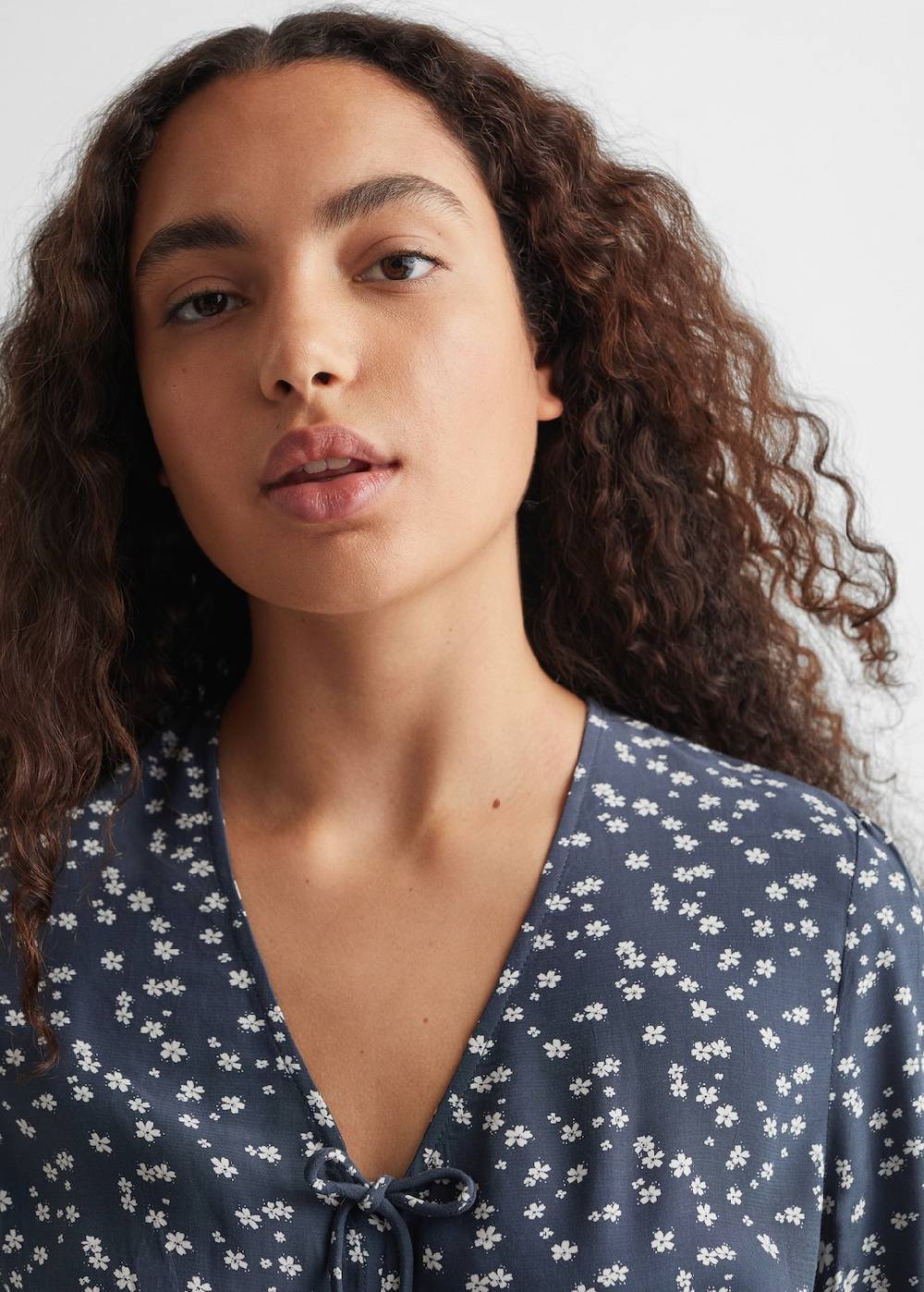 Mango Florales Kleid mit Raffdetails Cyber Monday