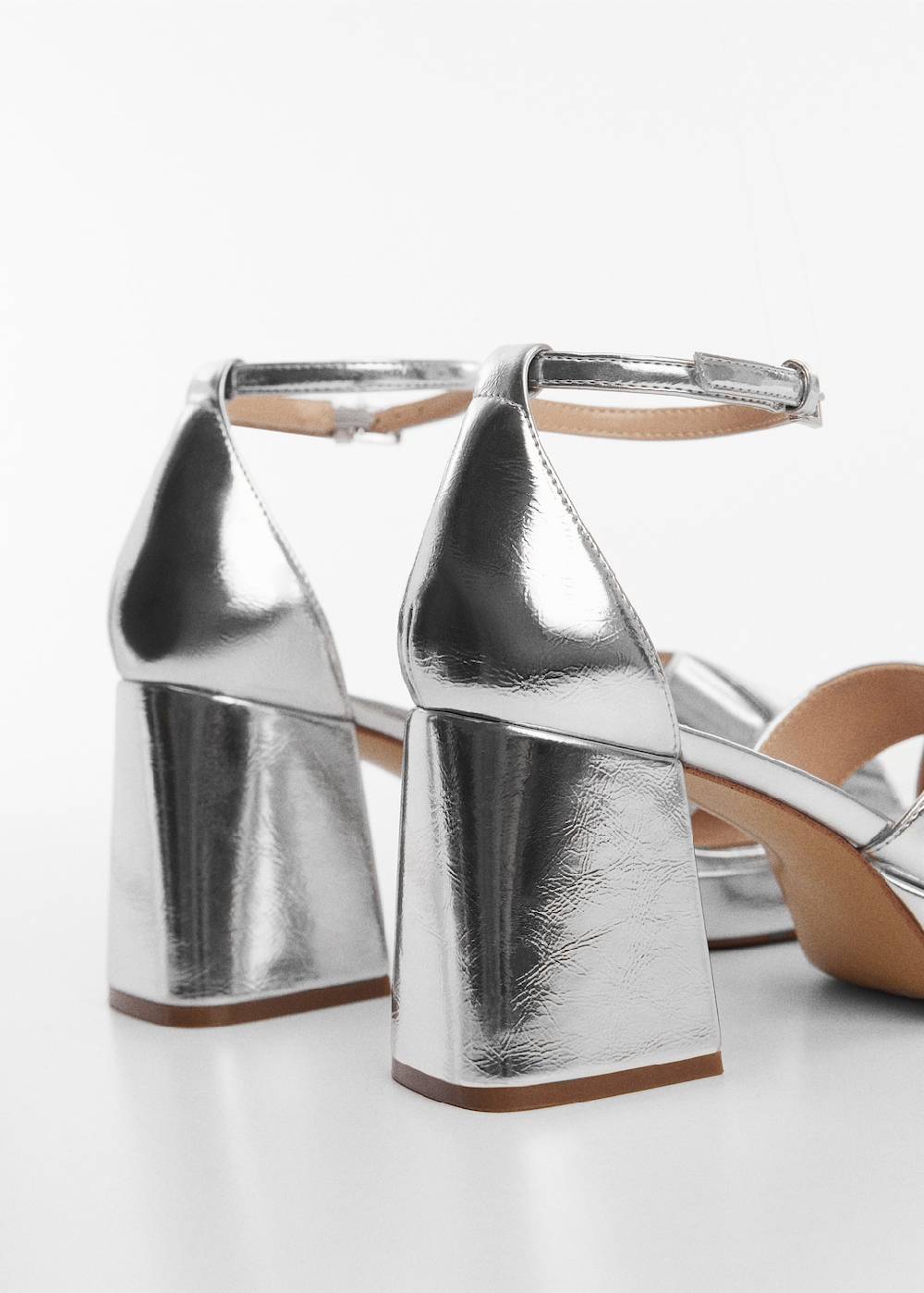Mango Metallic-Sandale mit Absatz Sonderangebot der Fabrik