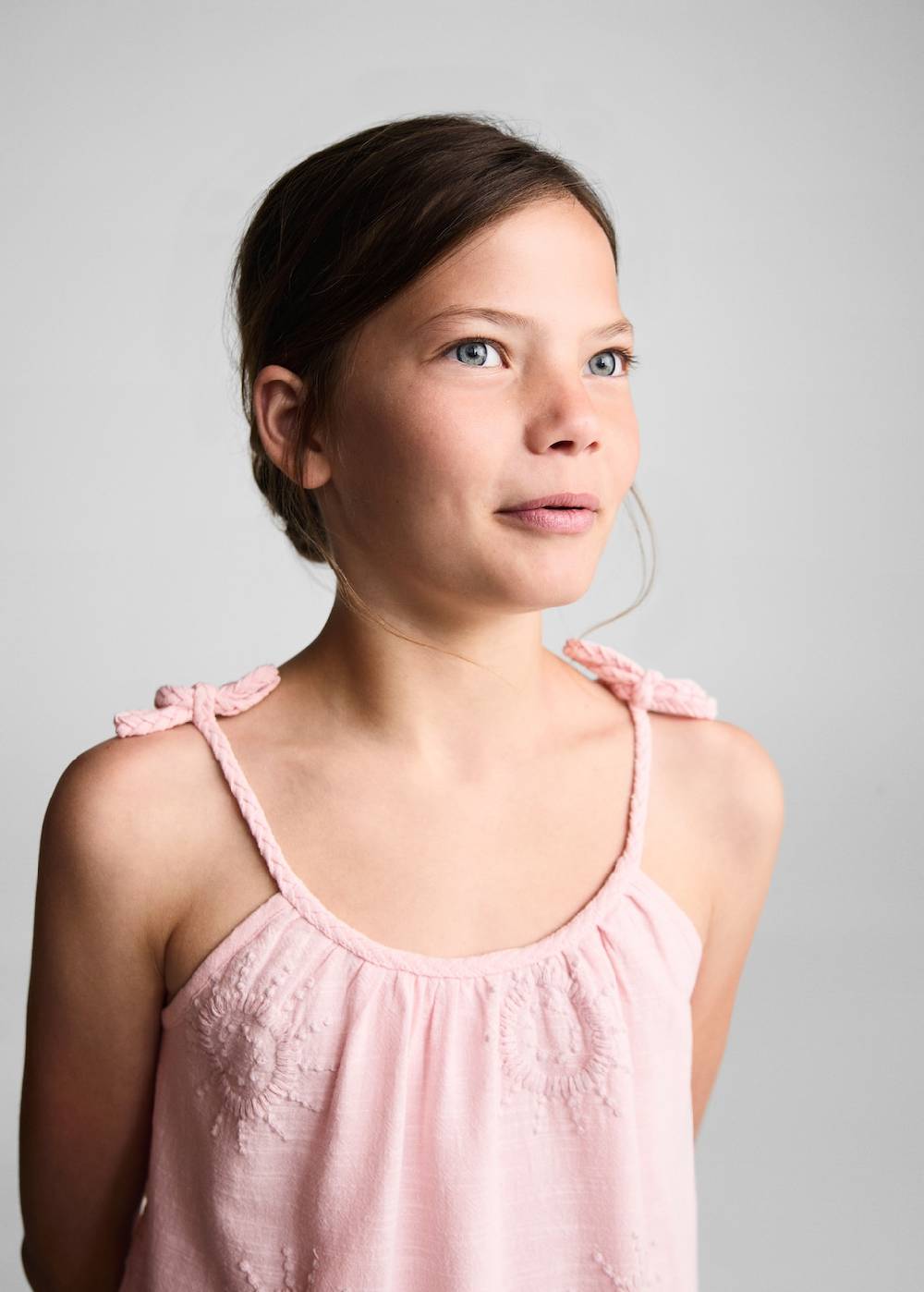 Mango Kleid mit gestickten Details Großer Ausverkauf