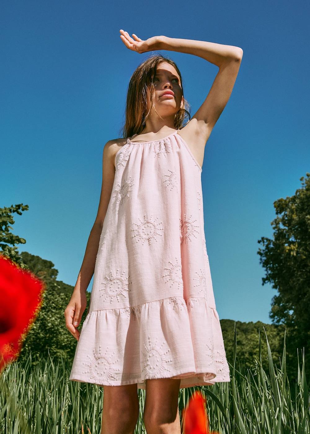 Mango Kleid mit gestickten Details Großer Ausverkauf