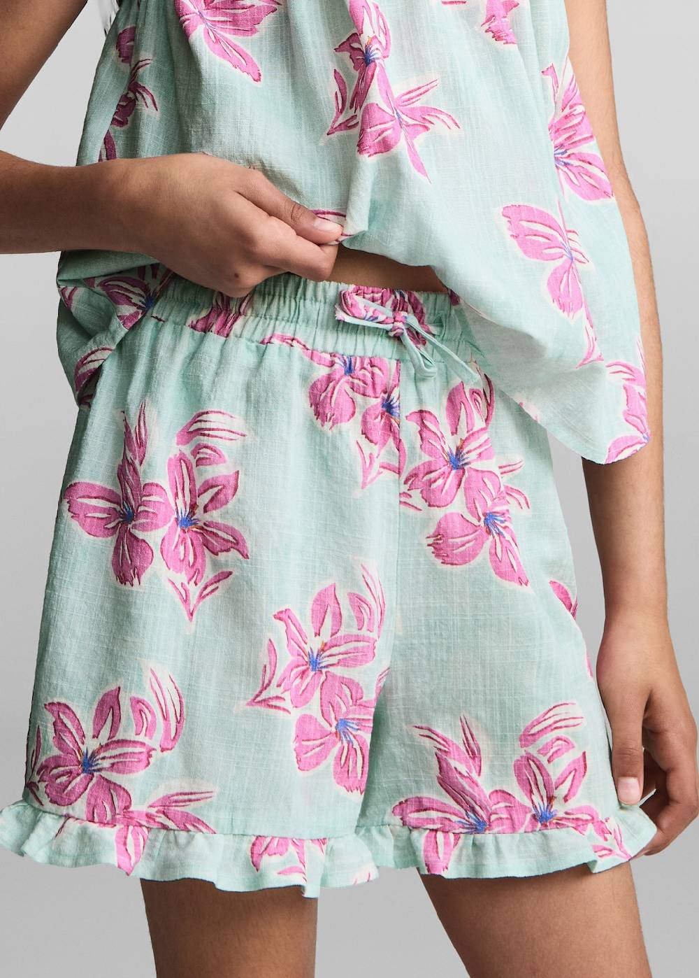 Mango Baumwollshorts mit Blumenmuster Preisnachlass