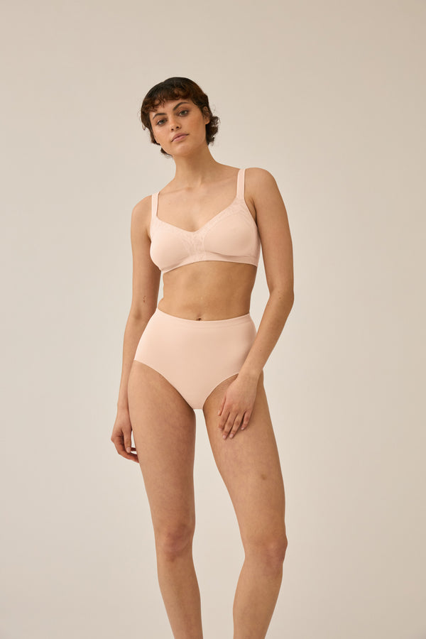 Naturana Minimizer und Side Smoother BH mit Spitze - Light Beige Exklusivangebot