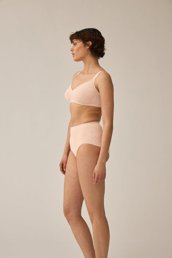 Naturana Minimizer und Side Smoother BH mit Spitze - Light Beige Exklusivangebot