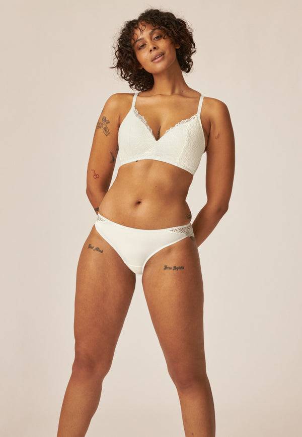 Naturana Slip mit Spitzendetails - Ecru Räumungsverkauf