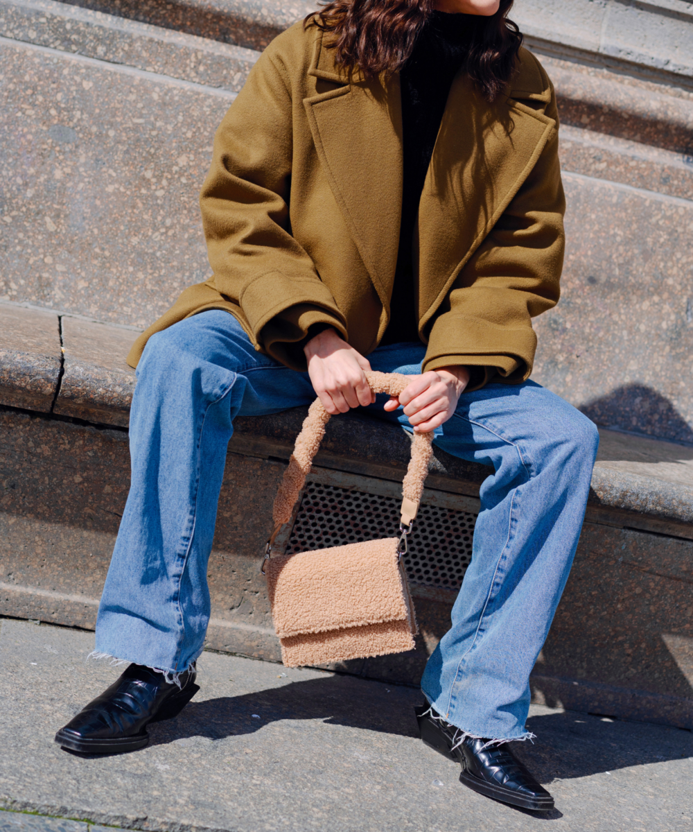 Seidenfelt Hellvi Crossbag with Teddy-Chain Riesige Rabatte